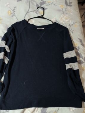 Women's Long Sleeve Crewneck Tee with Contrast Sleeve Stripes - Navy